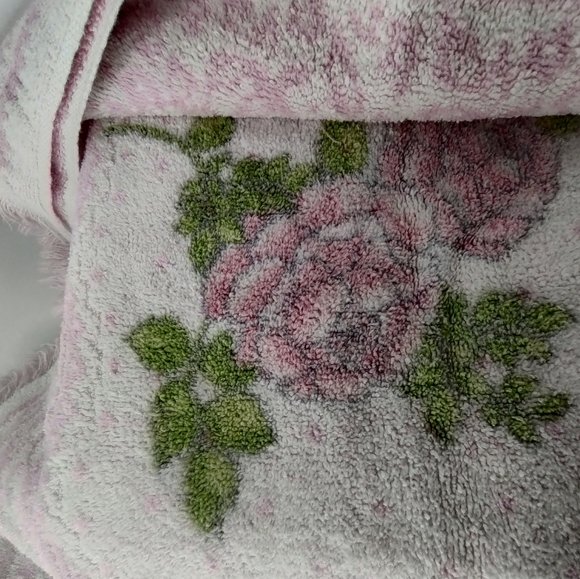 Vintage Fieldcrest 90% Cotton Pink Roses Bath Towel & Hand Towel Set Fringe - Picture 12 of 15